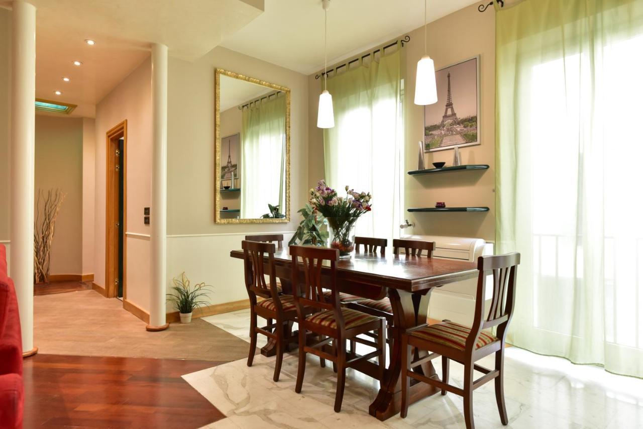 Elegant & Cozy Apartment In The Heart Of Рим Экстерьер фото