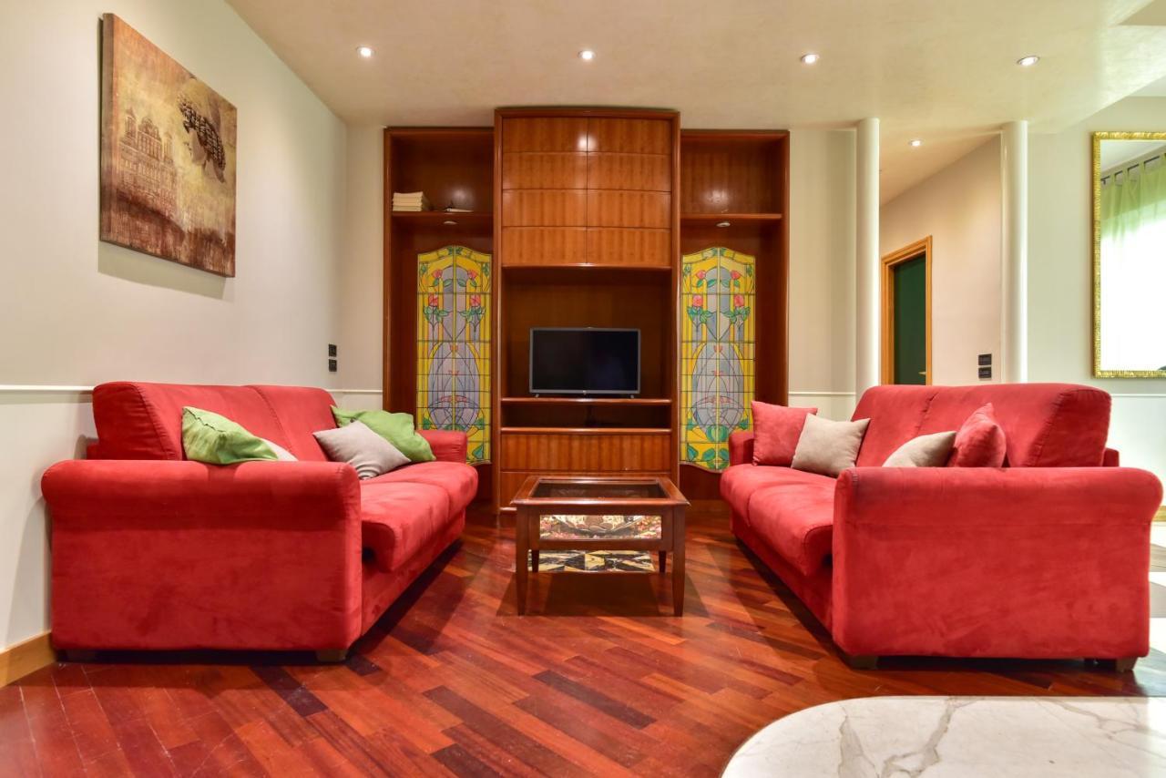 Elegant & Cozy Apartment In The Heart Of Рим Экстерьер фото
